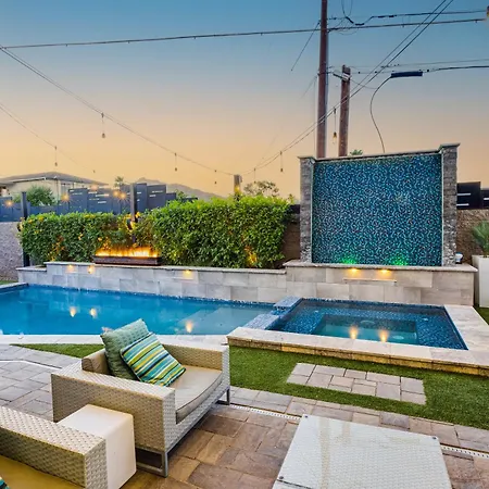 Desert Luxe Entertainers Delight!Walk To Oldtown